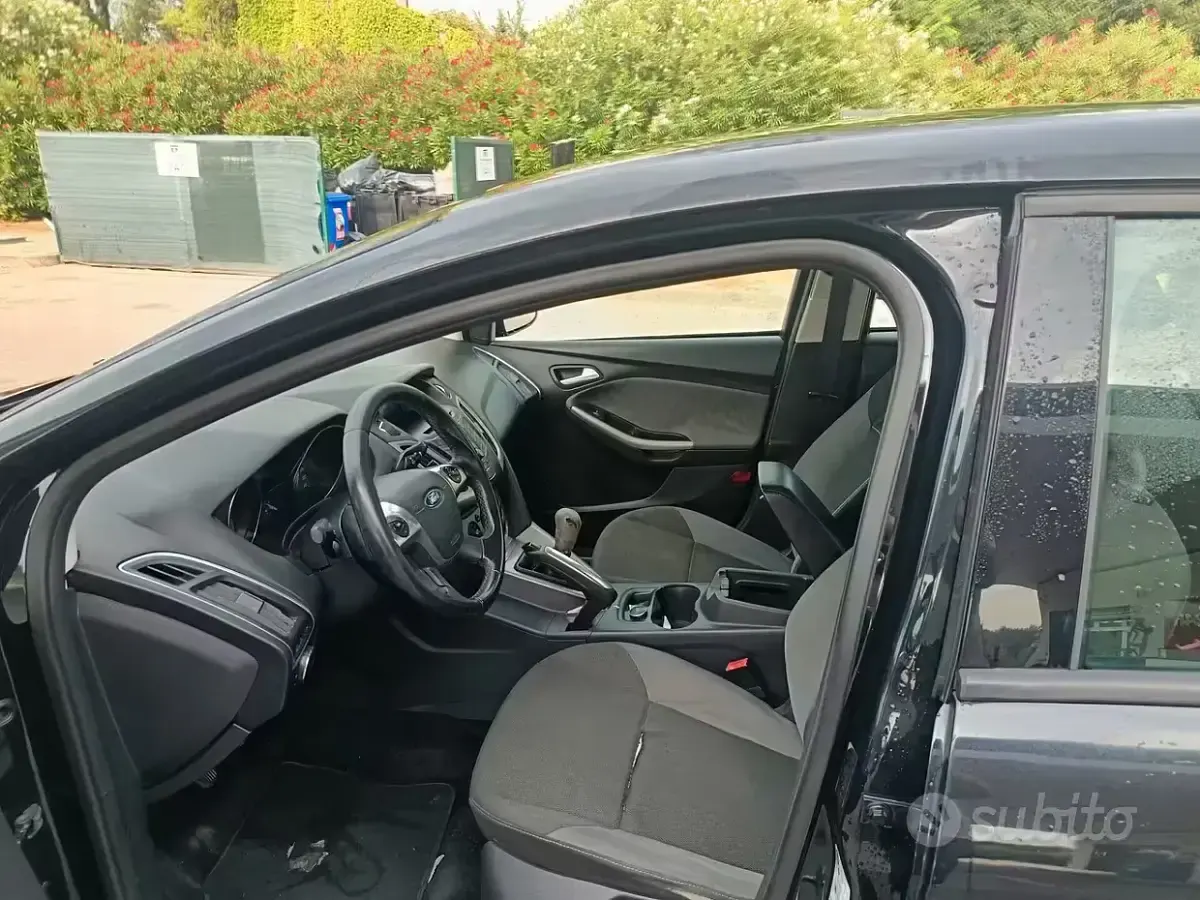 Usata Ford Focus 115 CV (84 kW) 2012 Nero Station wagon