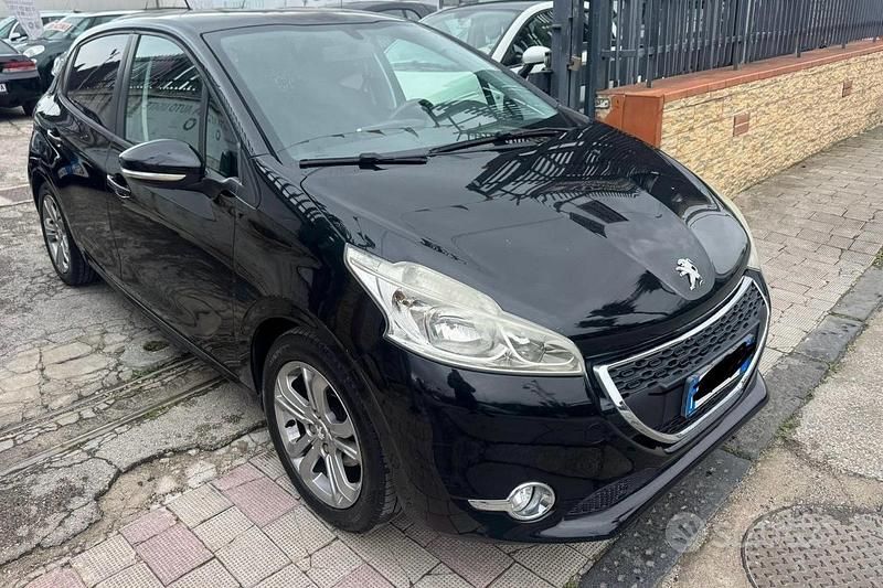 Usata Peugeot 208 68 CV (50 kW) 2016 Nero Utilitaria