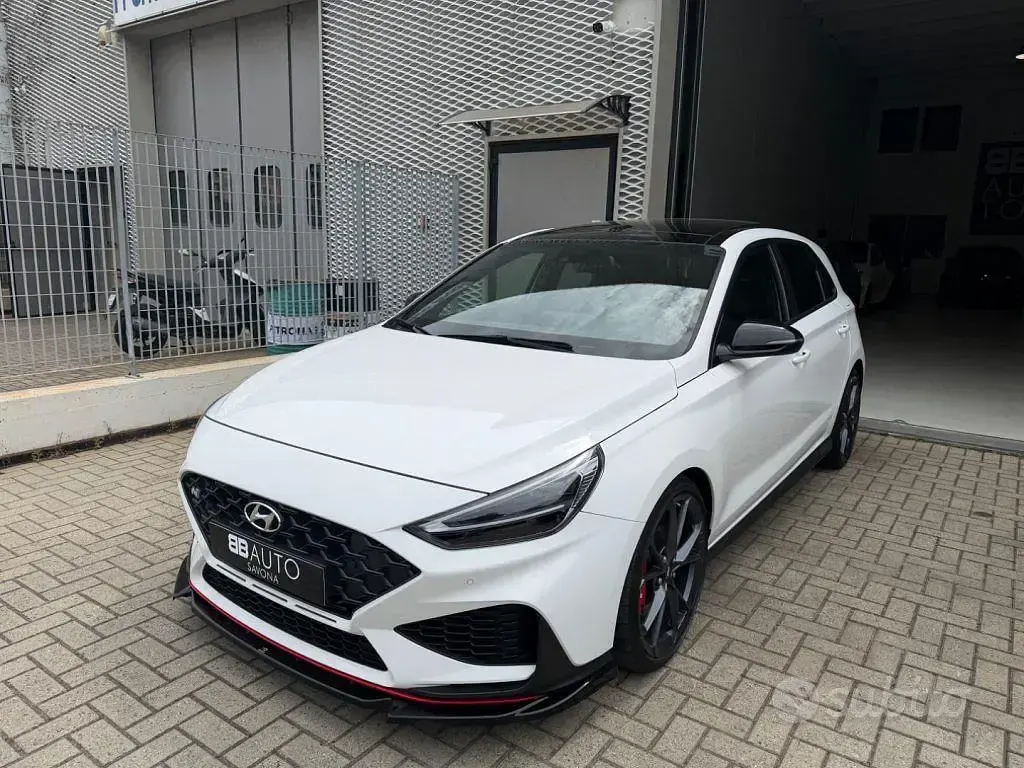 Begagnad Hyundai i30 N Performance 280 HK (205 kW) 2023 Vit Sedan