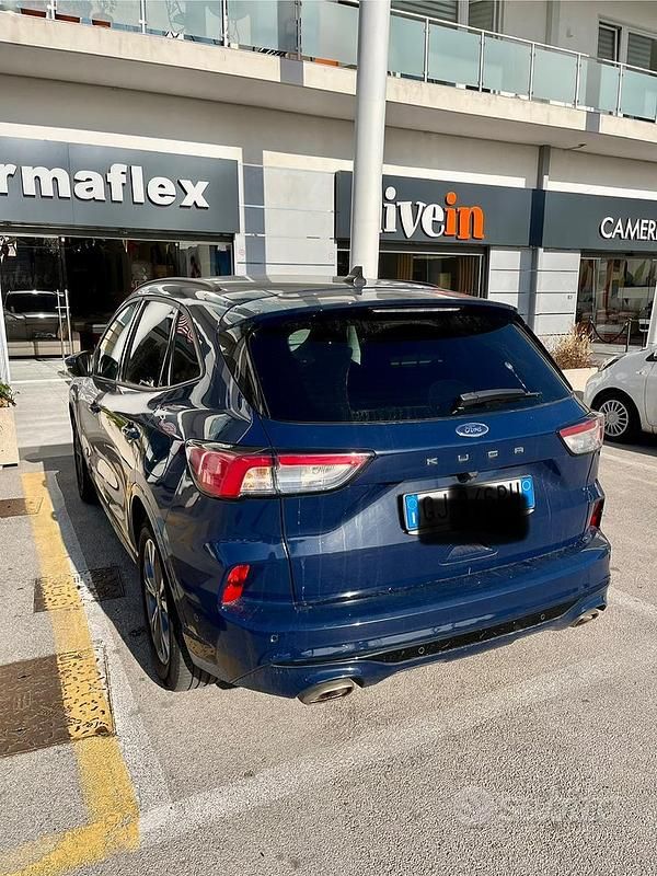 Usata Ford Kuga 120 CV (88 kW) 2022 Blu SUV