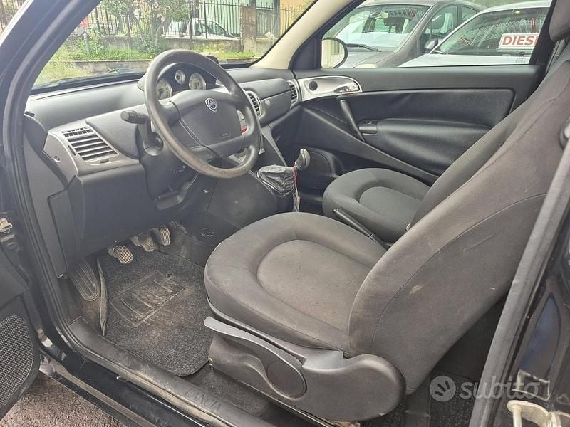 Usata Lancia Ypsilon 69 CV (50 kW) 2012 Nero Utilitaria