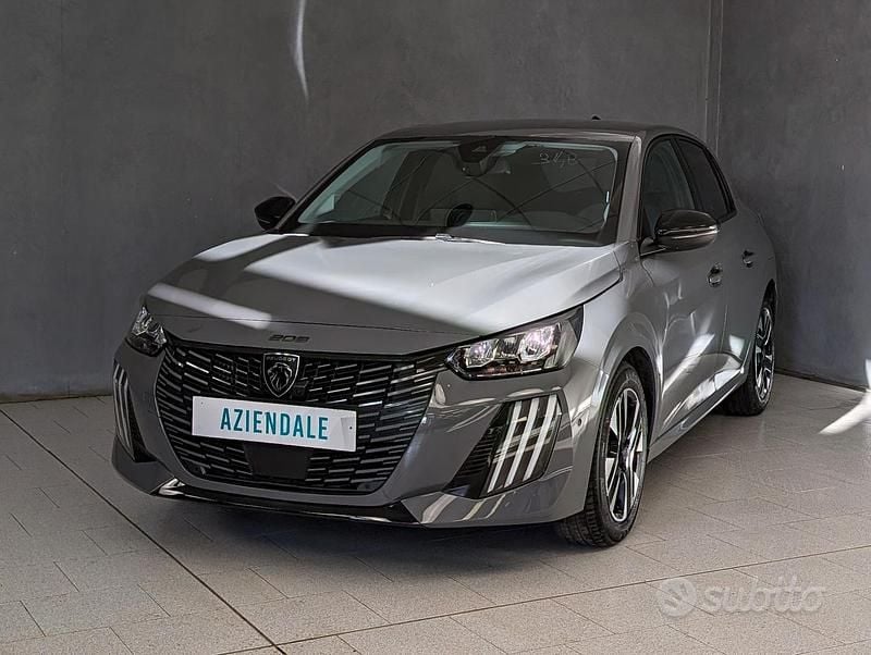 Usata Peugeot 208 Allure 101 CV (74 kW) 2024 Grigio Utilitaria