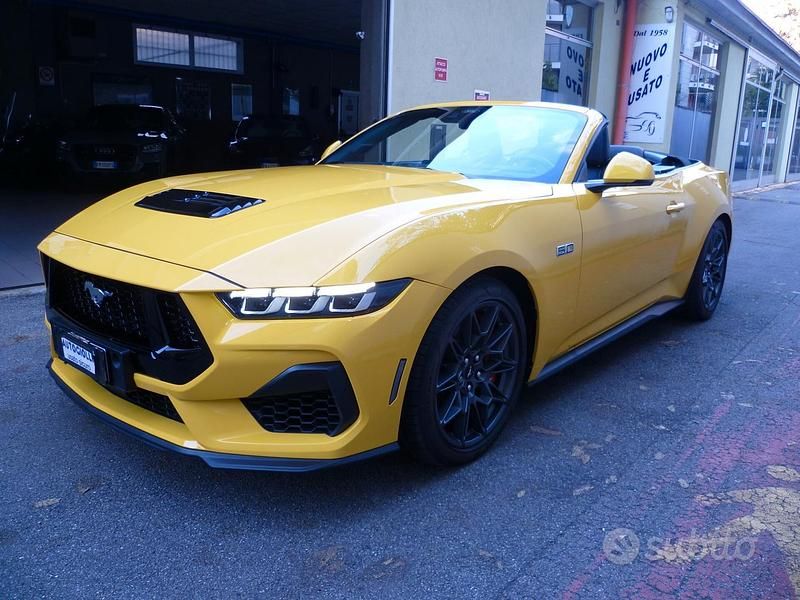 Usata Ford Mustang GT Convertible 449 CV (330 kW) 2024 Yellow splash Cabrio