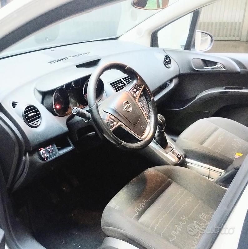 Usata Opel Meriva 75 CV (55 kW) 2011 Bianco Monovolume