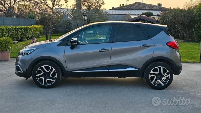 Usata Renault Captur 90 CV (66 kW) 2015 Grigio SUV