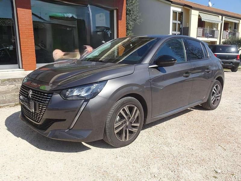 Usata Peugeot 208 Allure 101 CV (74 kW) 2023 Grigio Utilitaria