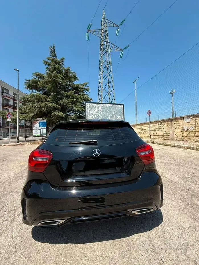 Usata Mercedes 180 Premium 109 CV (80 kW) 2017 Nero Berlina
