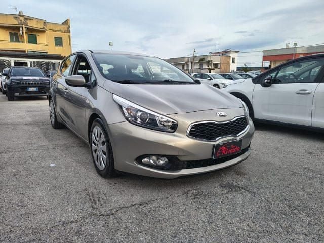 Usata Kia Ceed 89 CV (65 kW) 2013 Grigio Utilitaria