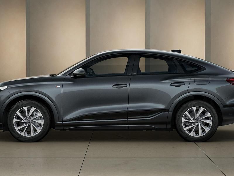 Nuova Audi Q6 Sportback e-tron S-Line 214 kW (292 CV) 2026 Grigio daytona perlato SUV
