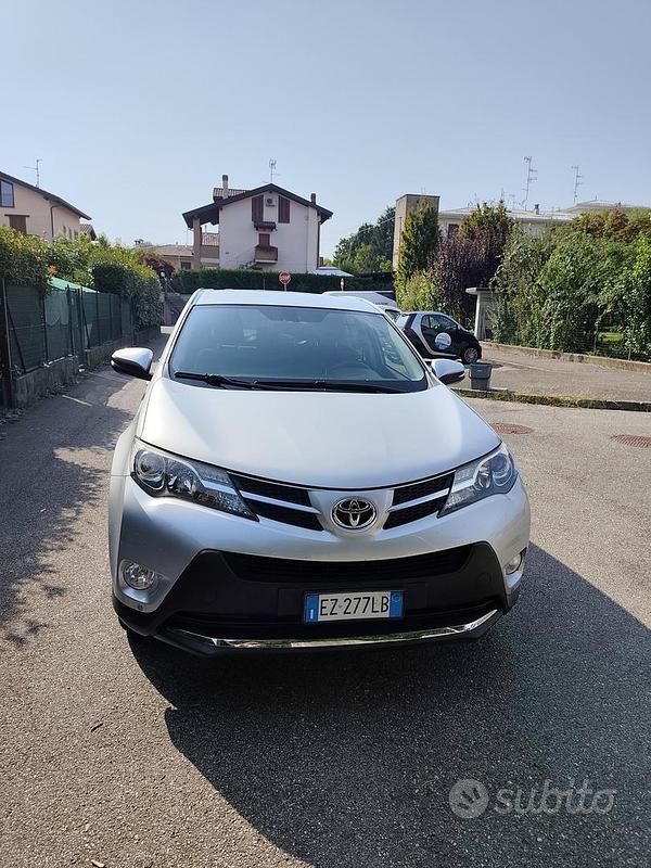 Usata Toyota RAV4 150 CV (110 kW) 2015 Grigio SUV