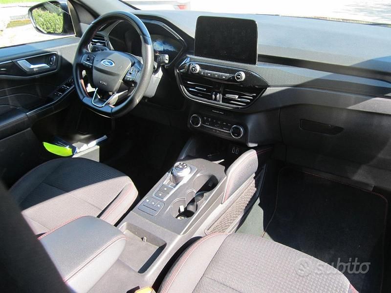 Usata Ford Kuga ST-Line 120 CV (88 kW) 2022 Grigio SUV