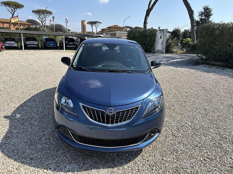 Usata Lancia Ypsilon Gold 69 CV (50 kW) 2022 Blu/azzurro Utilitaria