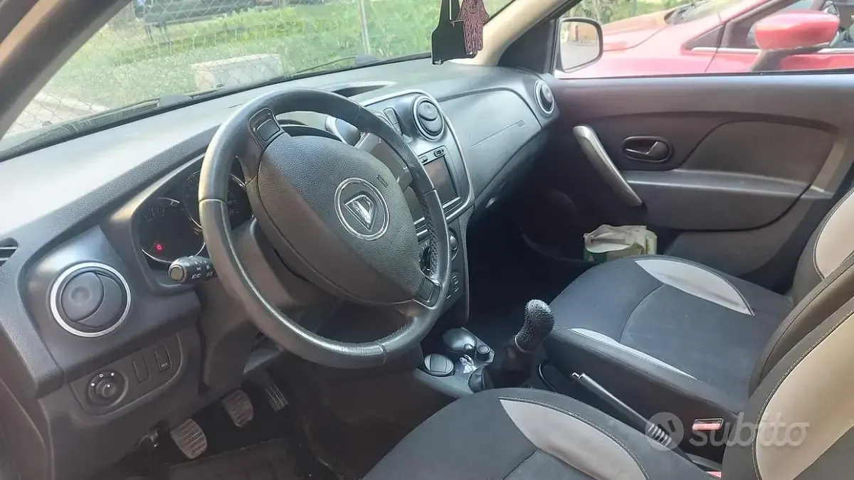 Usata Dacia Sandero 90 CV (66 kW) 2013 Nero Berlina