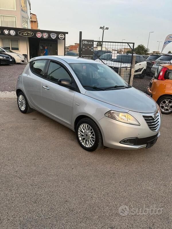Usata Lancia Ypsilon Silver 95 CV (69 kW) 2012 Grigio Utilitaria