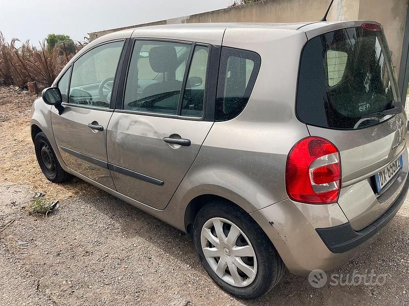 Usata 2009 Renault Modus Monovolume | 1700 € (Ottimo prezzo) - Immagine 1/4