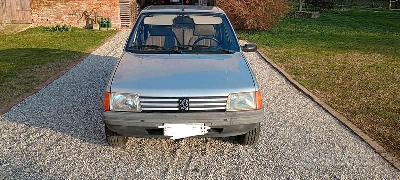 Usata Peugeot 205 54 CV (39 kW) 1989 Grigio Berlina