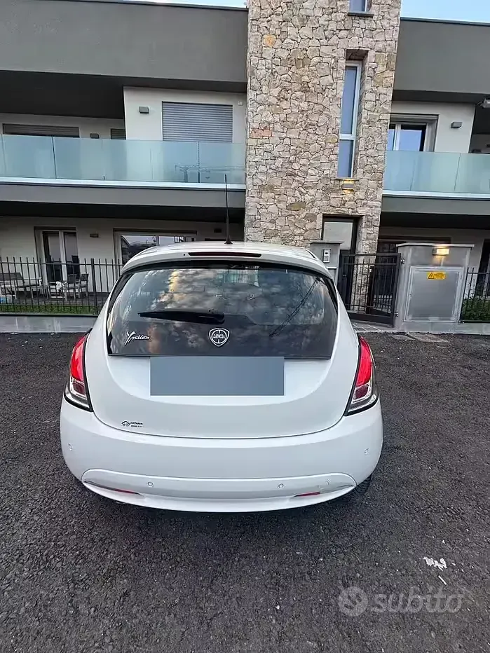 Usata Lancia Ypsilon Gold 69 CV (50 kW) 2018 Bianco Utilitaria
