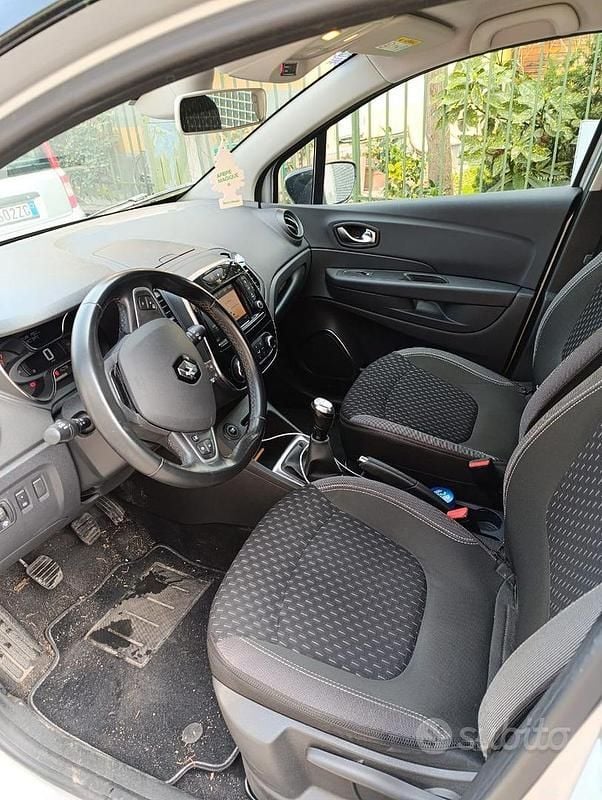 Usata Renault Captur 2017 Grigio SUV
