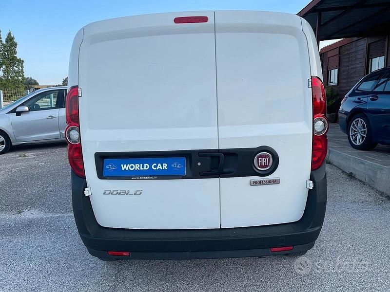 Usata Fiat Doblò S 105 CV (77 kW) 2020 Bianco Monovolume