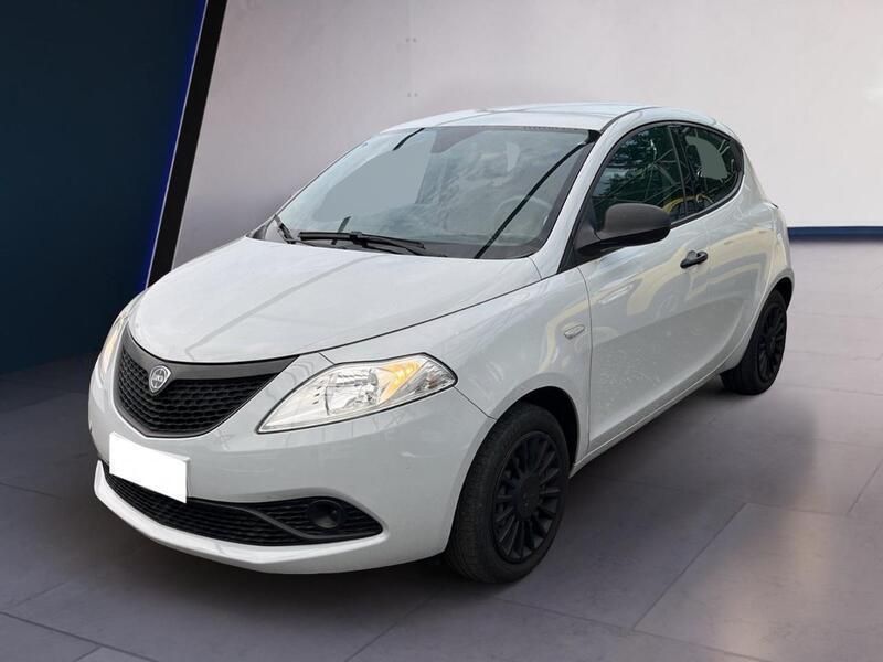 Usata Lancia Ypsilon Silver 70 CV (51 kW) 2020 Blu Utilitaria