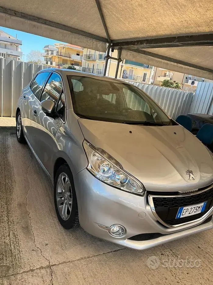 Usata Peugeot 208 Access 82 CV (60 kW) 2014 Grigio Utilitaria
