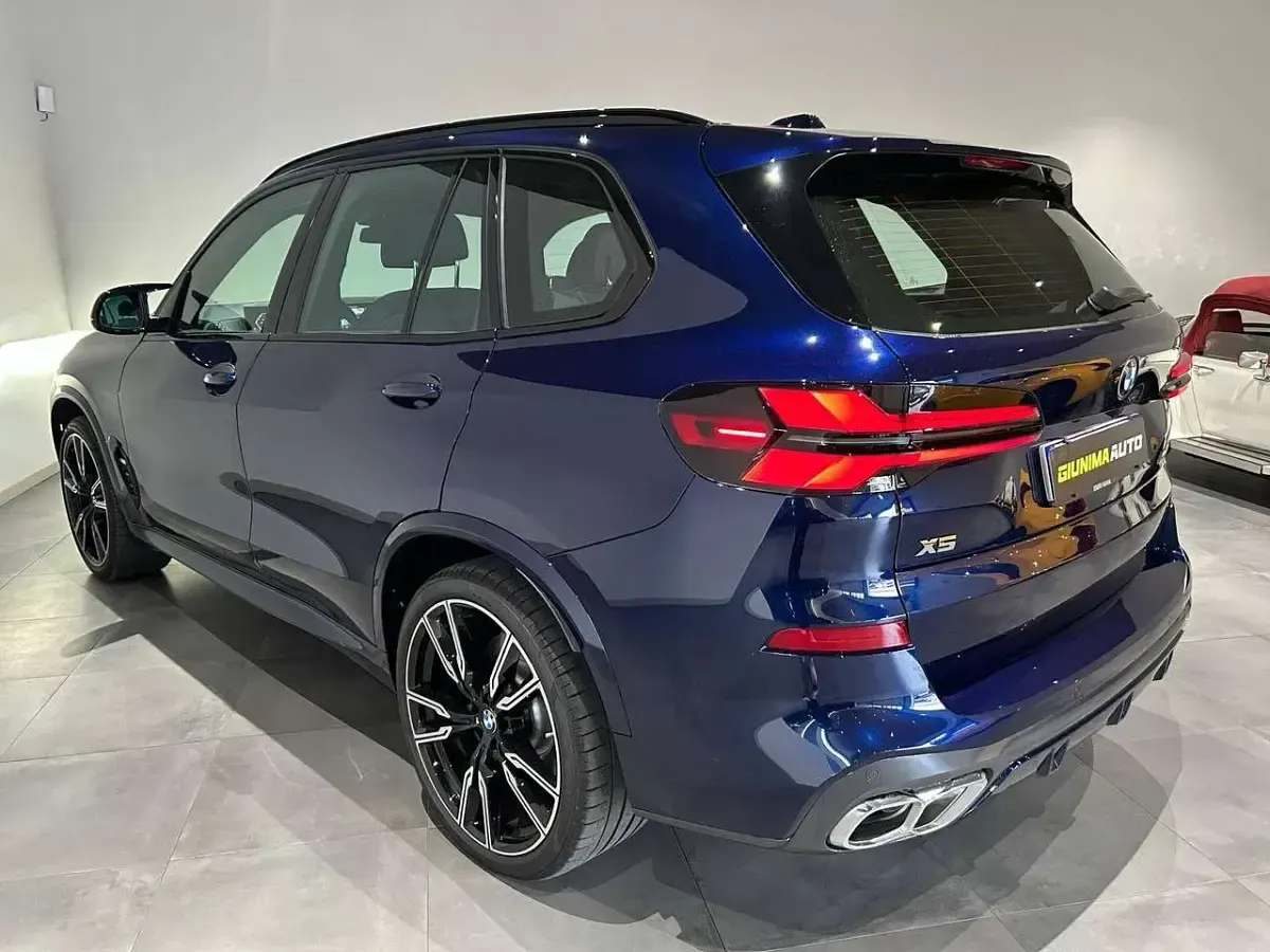 Usata BMW X5 M M Sport 530 CV (389 kW) 2024 Blu/azzurro SUV