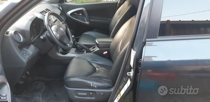 Usata Toyota RAV4 136 CV (100 kW) 2008 Grigio SUV