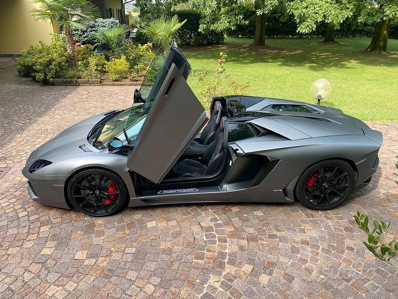 Usata Lamborghini Aventador 700 CV (514 kW) 2014 Grigio Cabrio