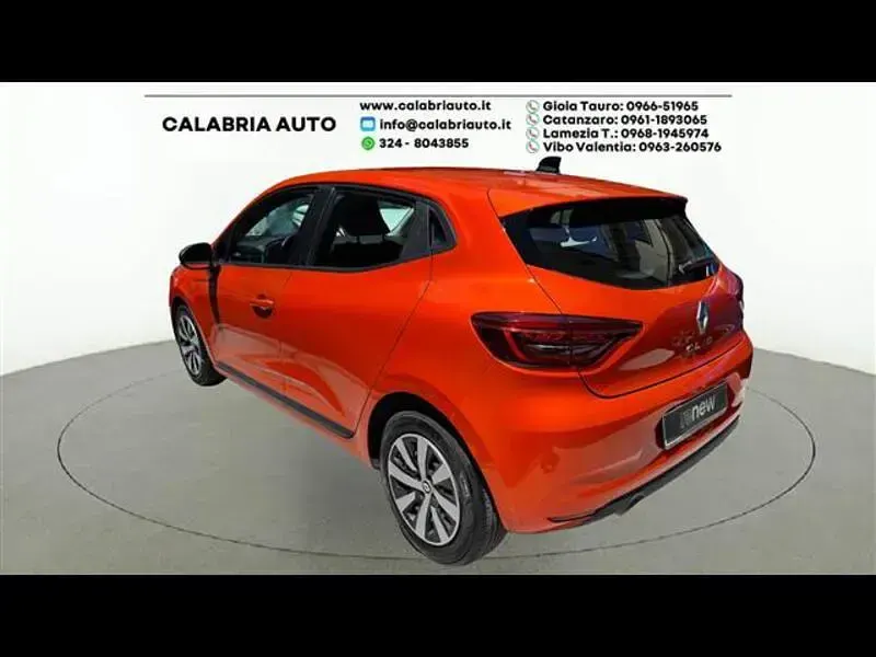Usata Renault Clio Equilibre 100 CV (73 kW) 2023 Arancione Utilitaria