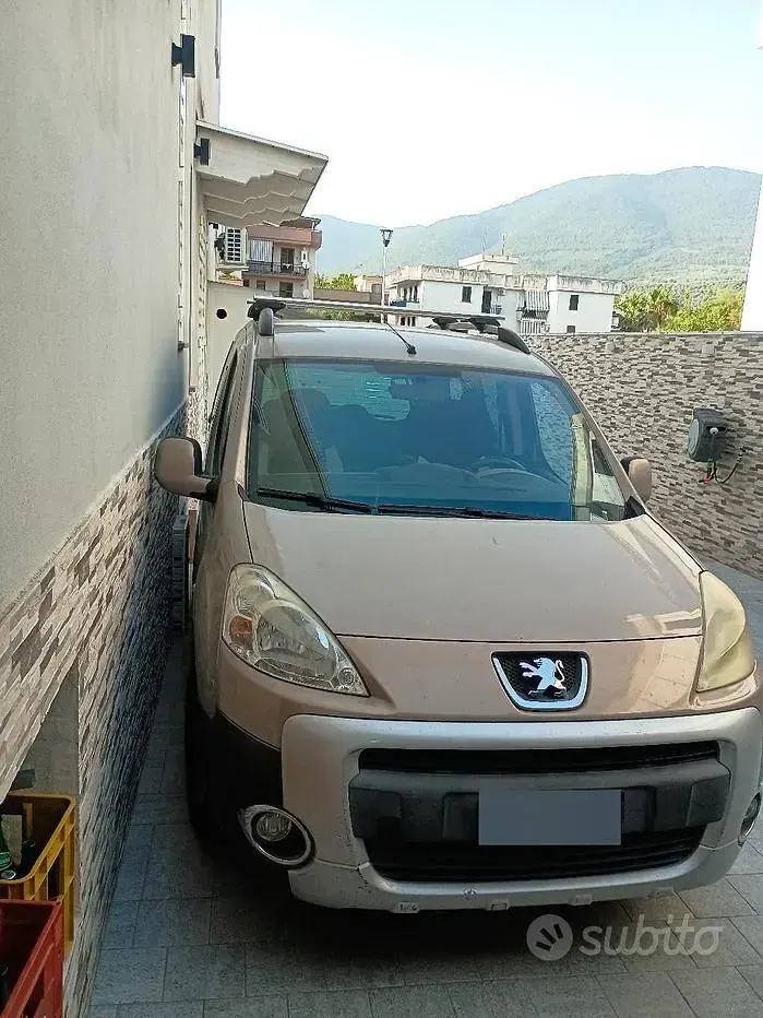 Usata Peugeot Partner 112 CV (82 kW) 2012 Grigio Monovolume