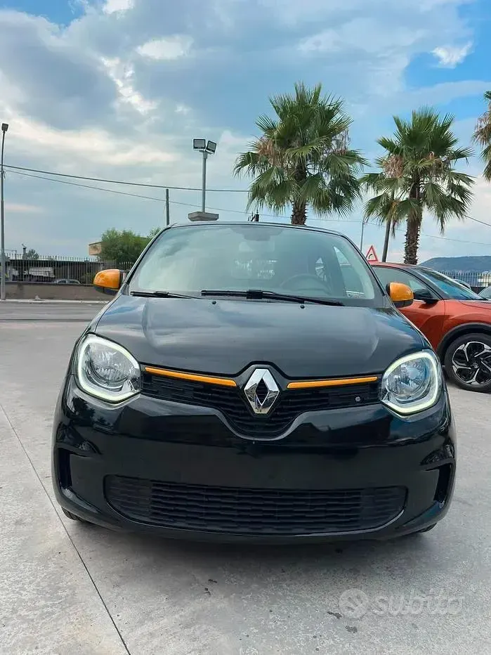 Usata Renault Twingo Urban Night 65 CV (47 kW) 2022 Nero Utilitaria