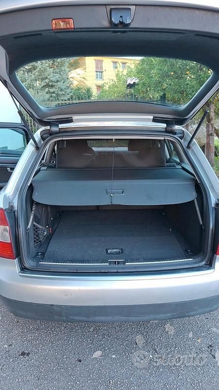 Usata Audi A4 130 CV (95 kW) 2004 Grigio Station wagon