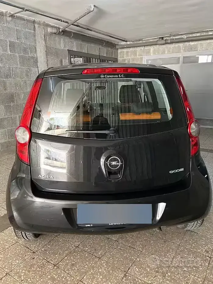 Usata Opel Agila 65 CV (47 kW) 2010 Nero Utilitaria