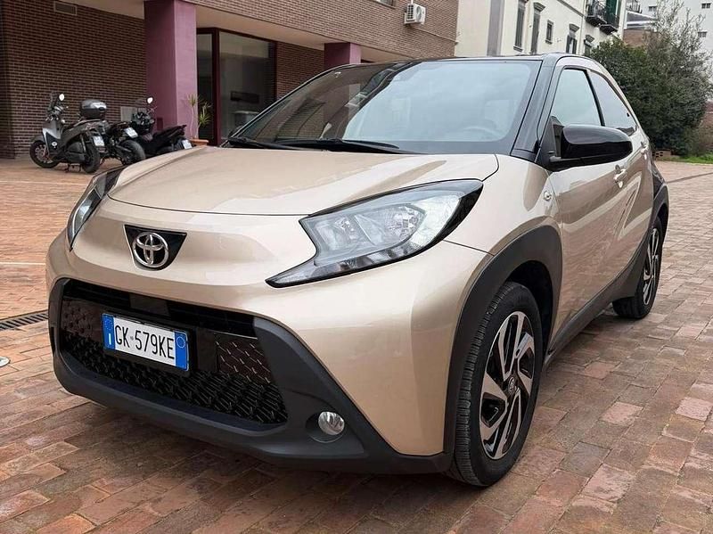 Usata Toyota Aygo X Trend 72 CV (52 kW) 2023 Beige metallizzato SUV
