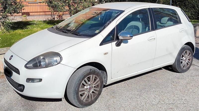 Usata Fiat Punto Easy 77 CV (56 kW) 2013 Bianco Utilitaria