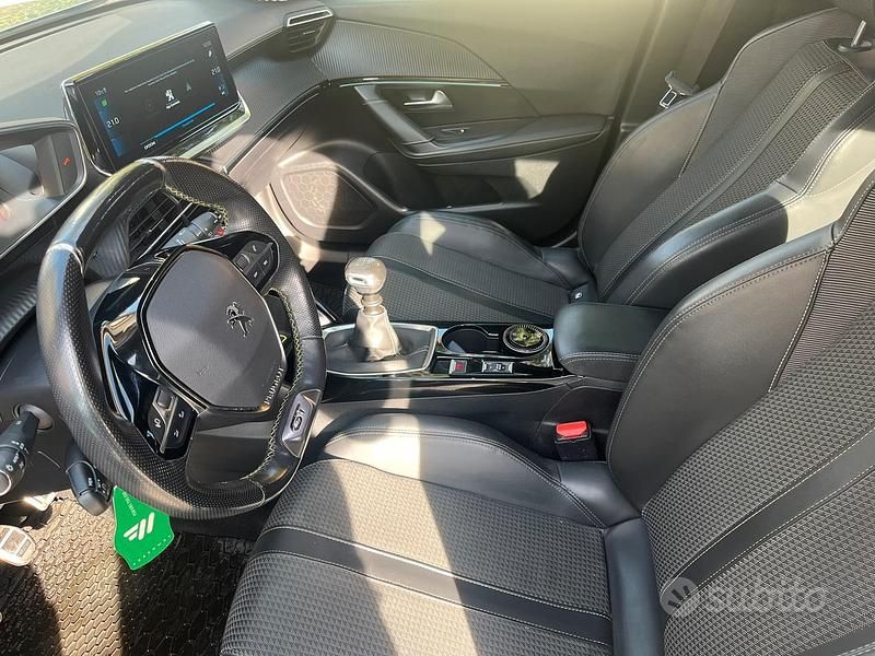 Usata Peugeot 2008 GT 150 CV (110 kW) 2021 Grigio SUV