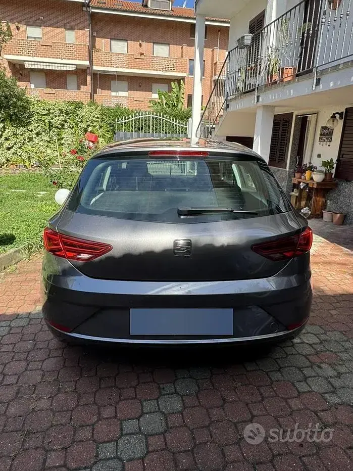Usata Seat Leon Business 110 CV (80 kW) 2017 Grigio Berlina
