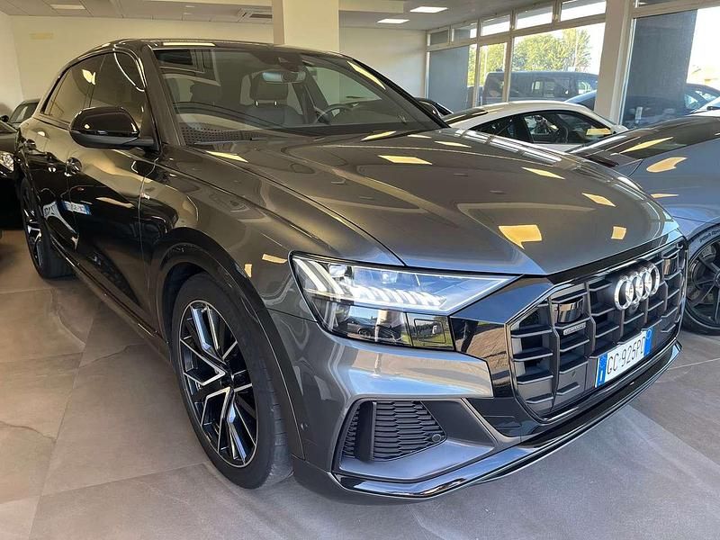 Grigio daytona met. Usata 2020 Audi Q8 S-Line SUV | 56.990 € (Buon prezzo) - Immagine 1/4