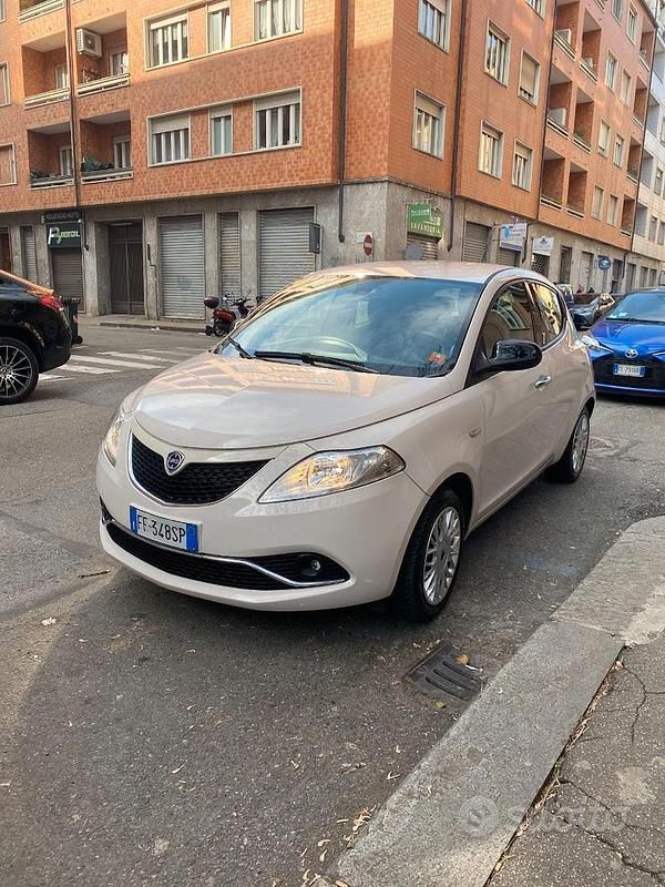 Usata Lancia Ypsilon 69 CV (50 kW) 2016 Bianco Utilitaria