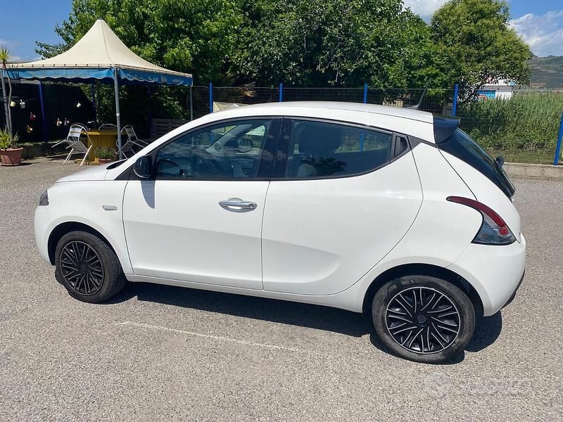 Usata Lancia Ypsilon 2024 Bianco Utilitaria