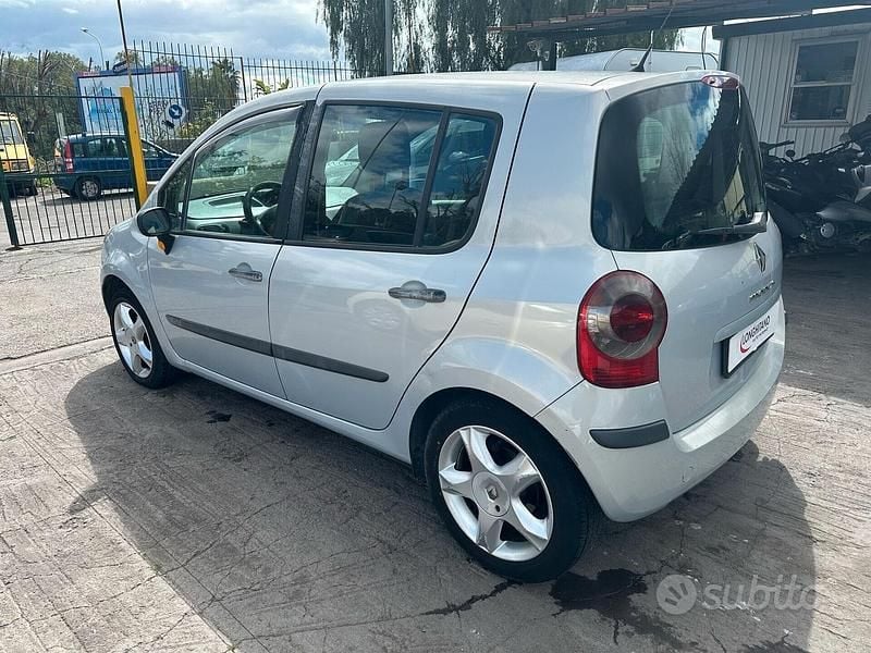 Usata Renault Modus 106 CV (77 kW) 2006 Grigio Monovolume
