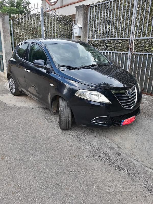 Usata Lancia Ypsilon 95 CV (69 kW) 2012 Nero Utilitaria