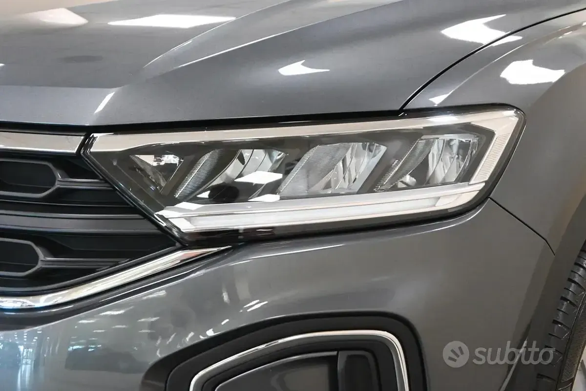 Usata VW T-Roc Life 110 CV (80 kW) 2023 Grigio SUV
