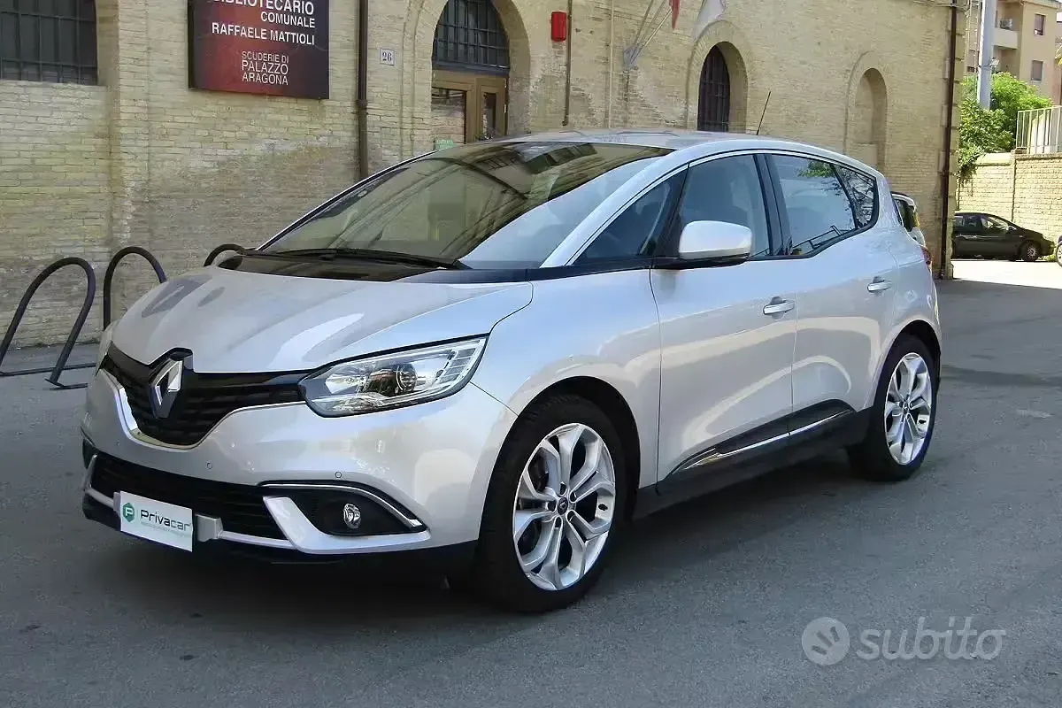 Usata Renault Scénic 120 CV (88 kW) 2021 Grigio Monovolume