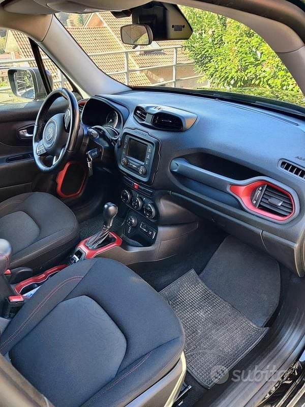 Usata Jeep Renegade Trailhawk 170 CV (125 kW) 2015 Nero SUV