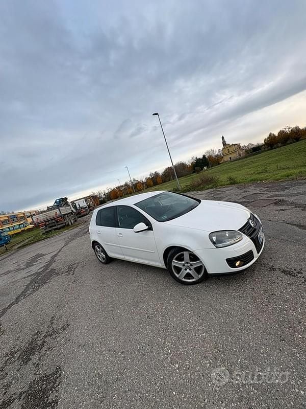 Bianco Usata 2008 VW Golf V GT Tre volumi | 3500 € (Buon prezzo) - Immagine 1/4