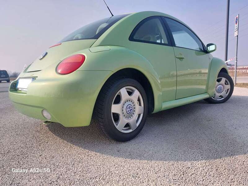 Usato 2001 VW Beetle 1.6 Benzin 102 CV (7.500 €)