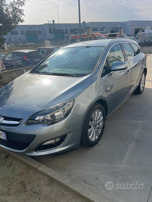 Usata Opel Astra 131 CV (96 kW) 2013 Grigio Berlina
