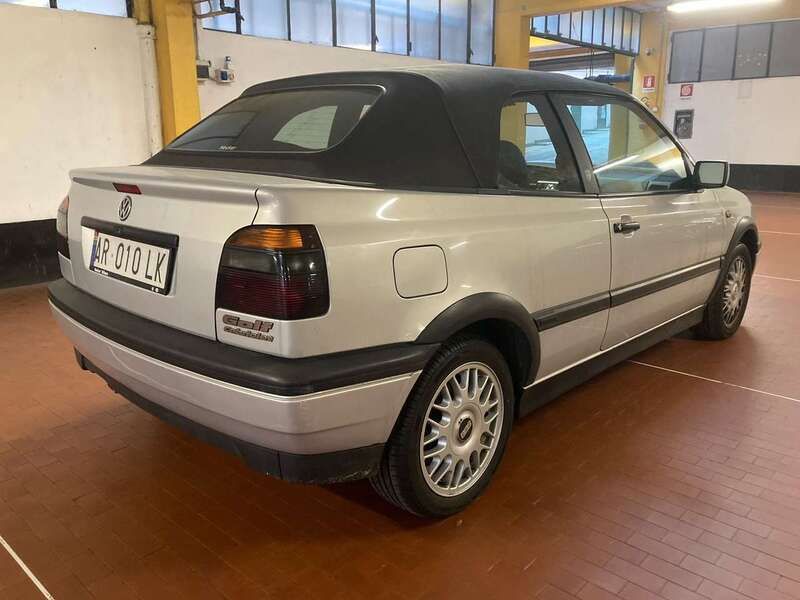 Usata VW Golf Cabriolet 101 CV (74 kW) 1997 Argento Cabrio