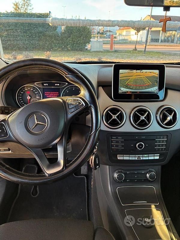 Usata Mercedes 180 109 CV (80 kW) 2017 Grigio Berlina